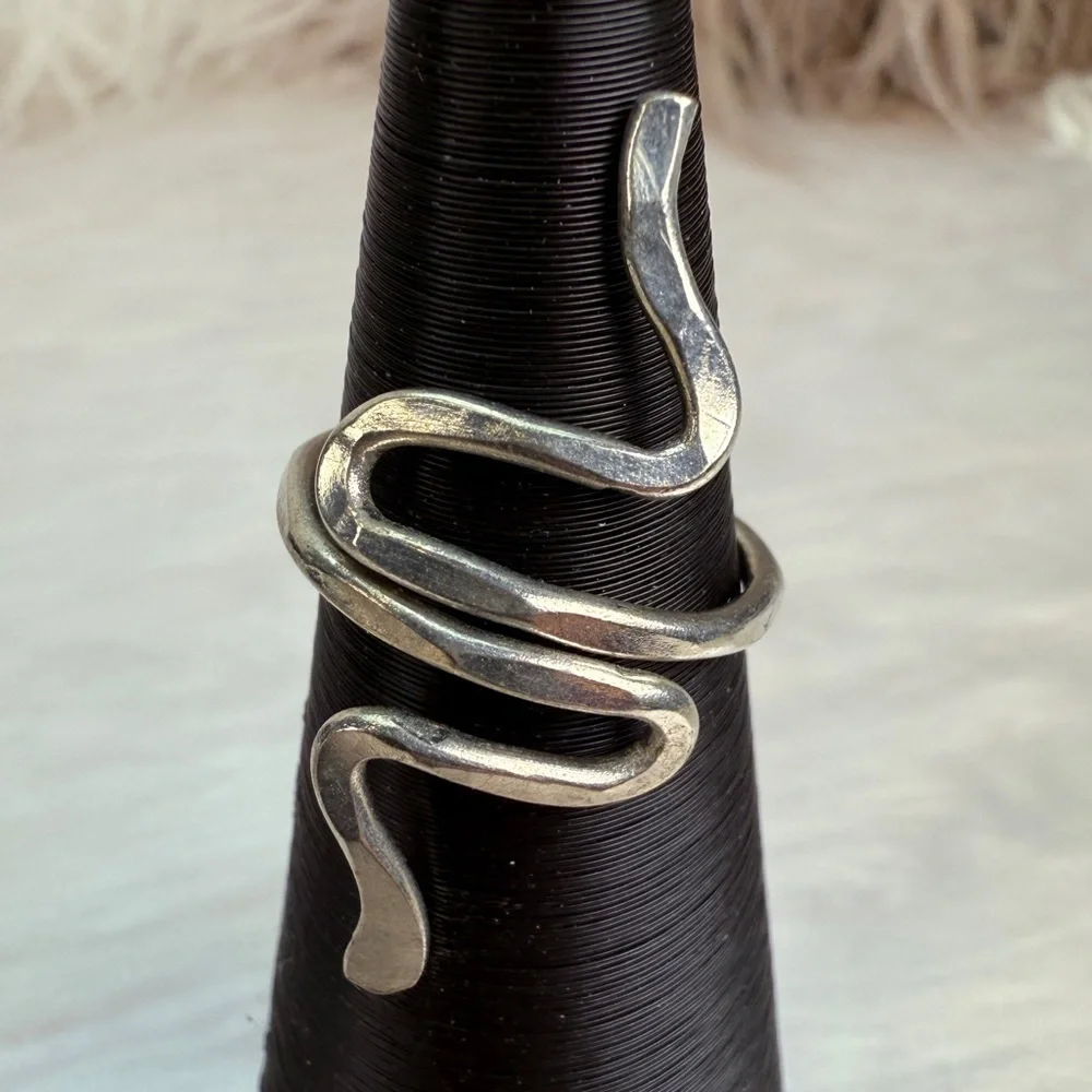 Vintage hammered, Silver Snake Ring size 7 1/4